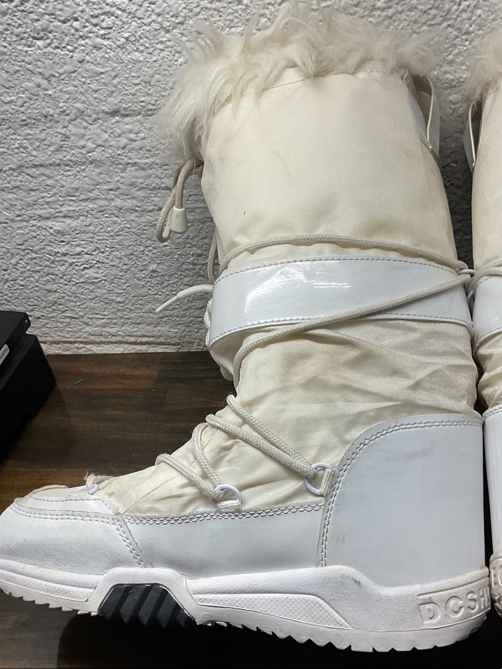 Vintage DC Chalet 2.0 SE Fur Rhinestone Logo Snow Boots Sz 9 Y2K White - Picture 5 of 14